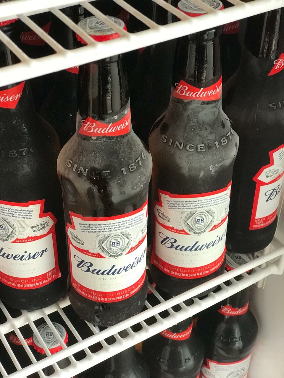 Garrafa de Budweiser gelada de 330ml