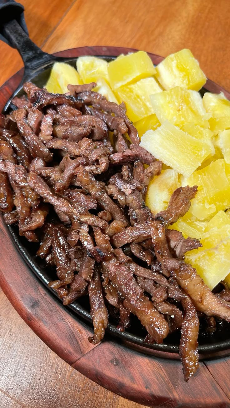 Combo Iscas da Brasa com carne grelhada e mandioca